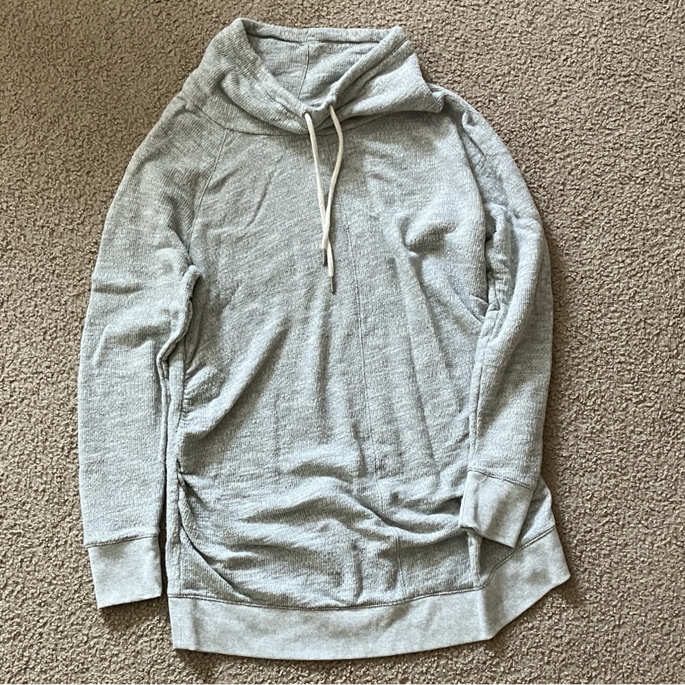 EUC Liz Lange Maternity Gray Sweater
